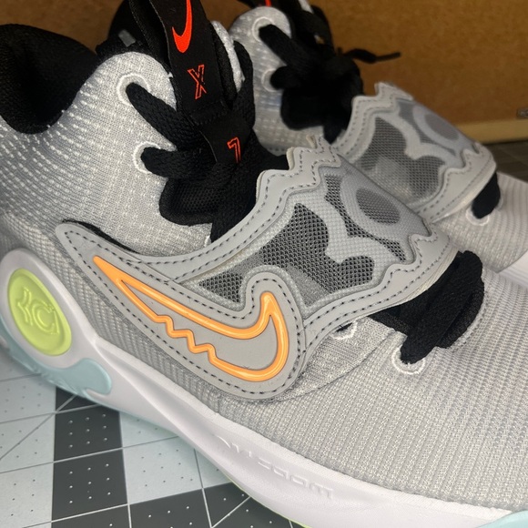 Nike
Kevin Durant
‘Trey 5 x’ - Picture 5 of 11